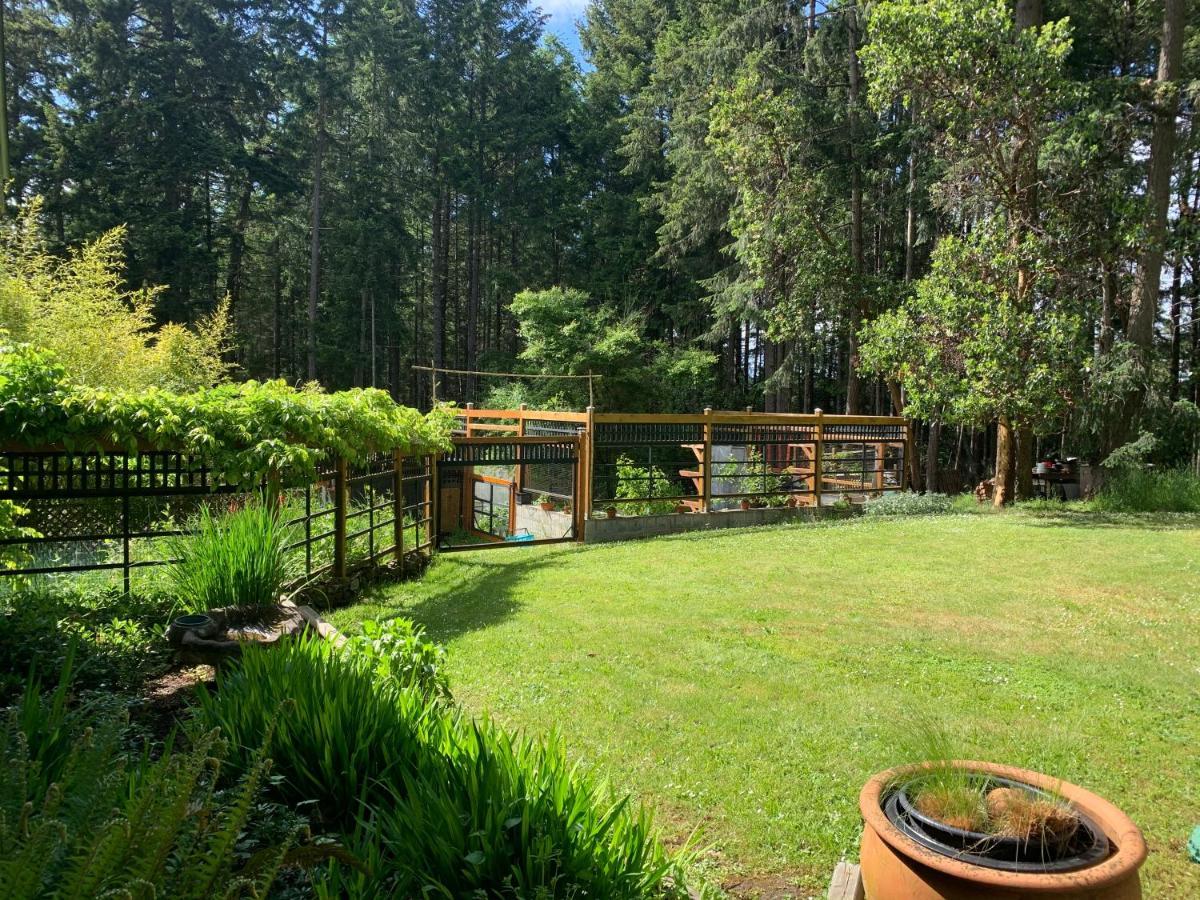 Salt Spring Carriage House B&B Ganges Exterior foto